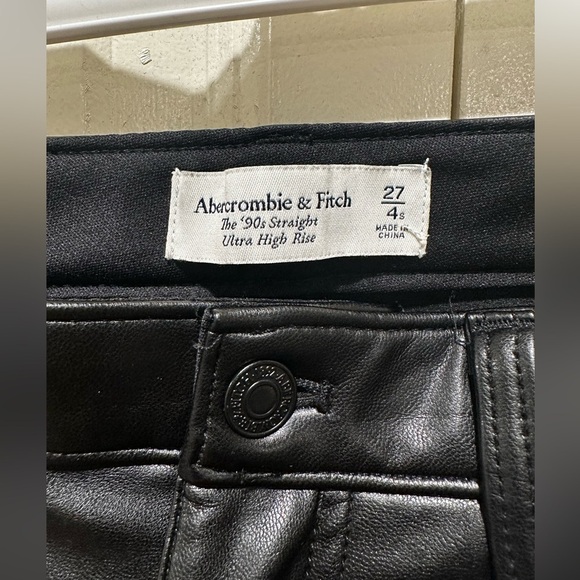 Abercrombie&Fitch Vegan Leather 90’S Straight Pant High Rise Black , size 4 - Picture 3 of 16